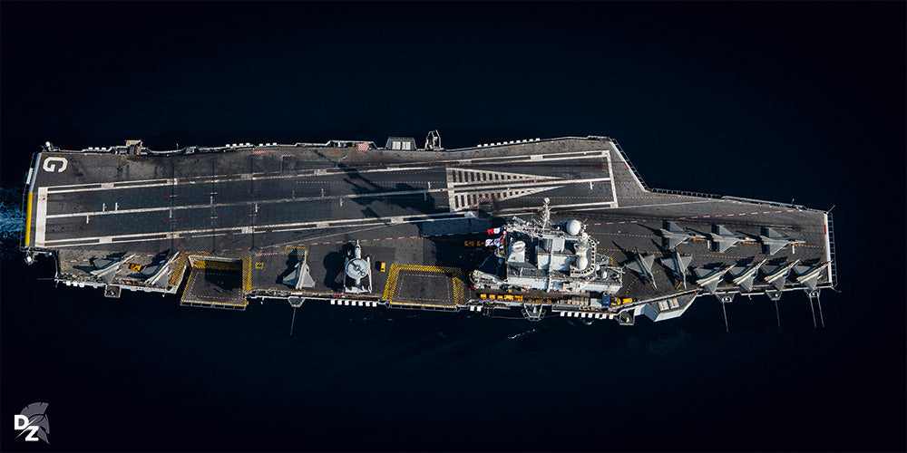 Le-porte-avions-Charles-de-Gaulle defense-zone.com