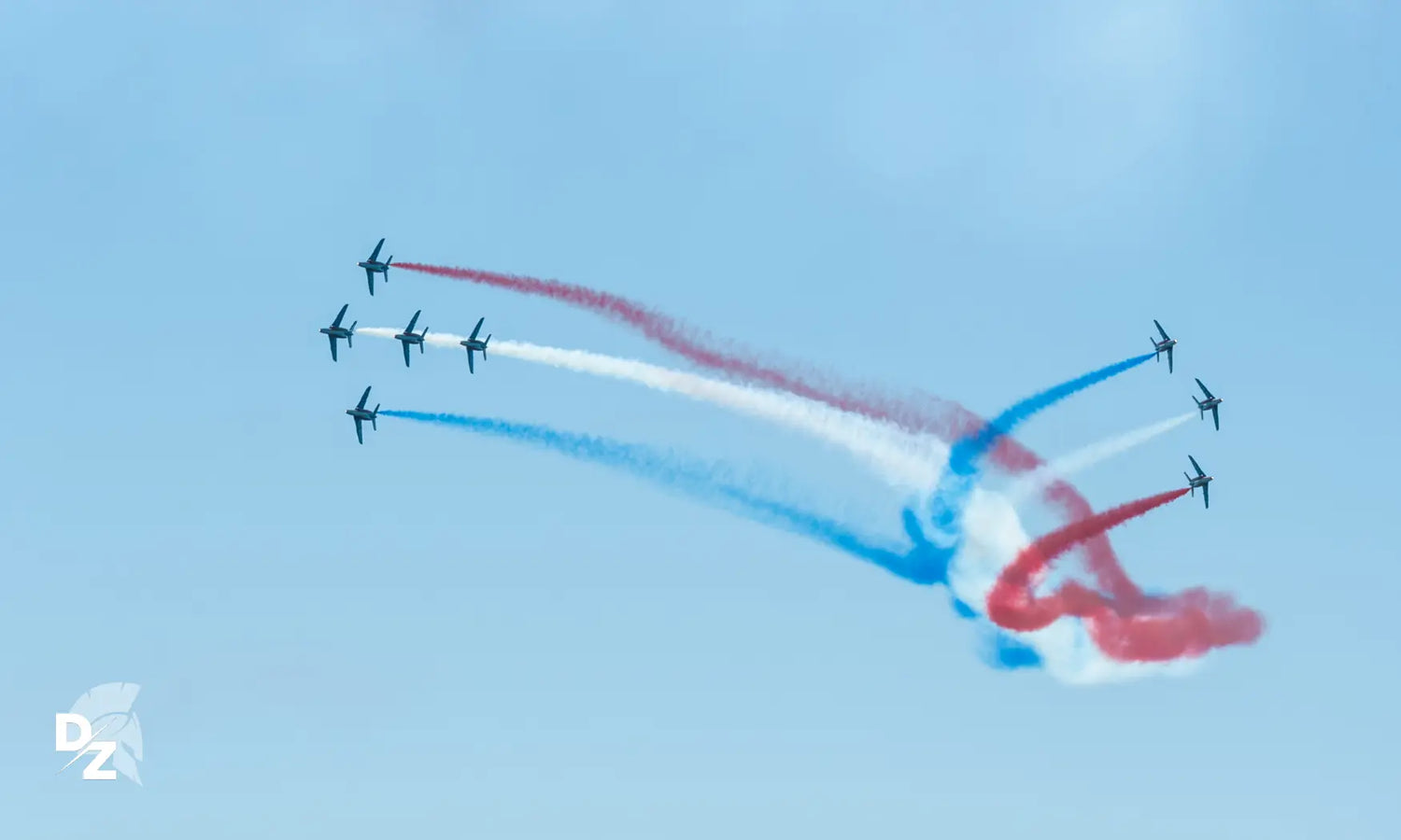 Dans les coulisses de la « combi bleue » : immersion dans la Patrouille de France defense-zone.com