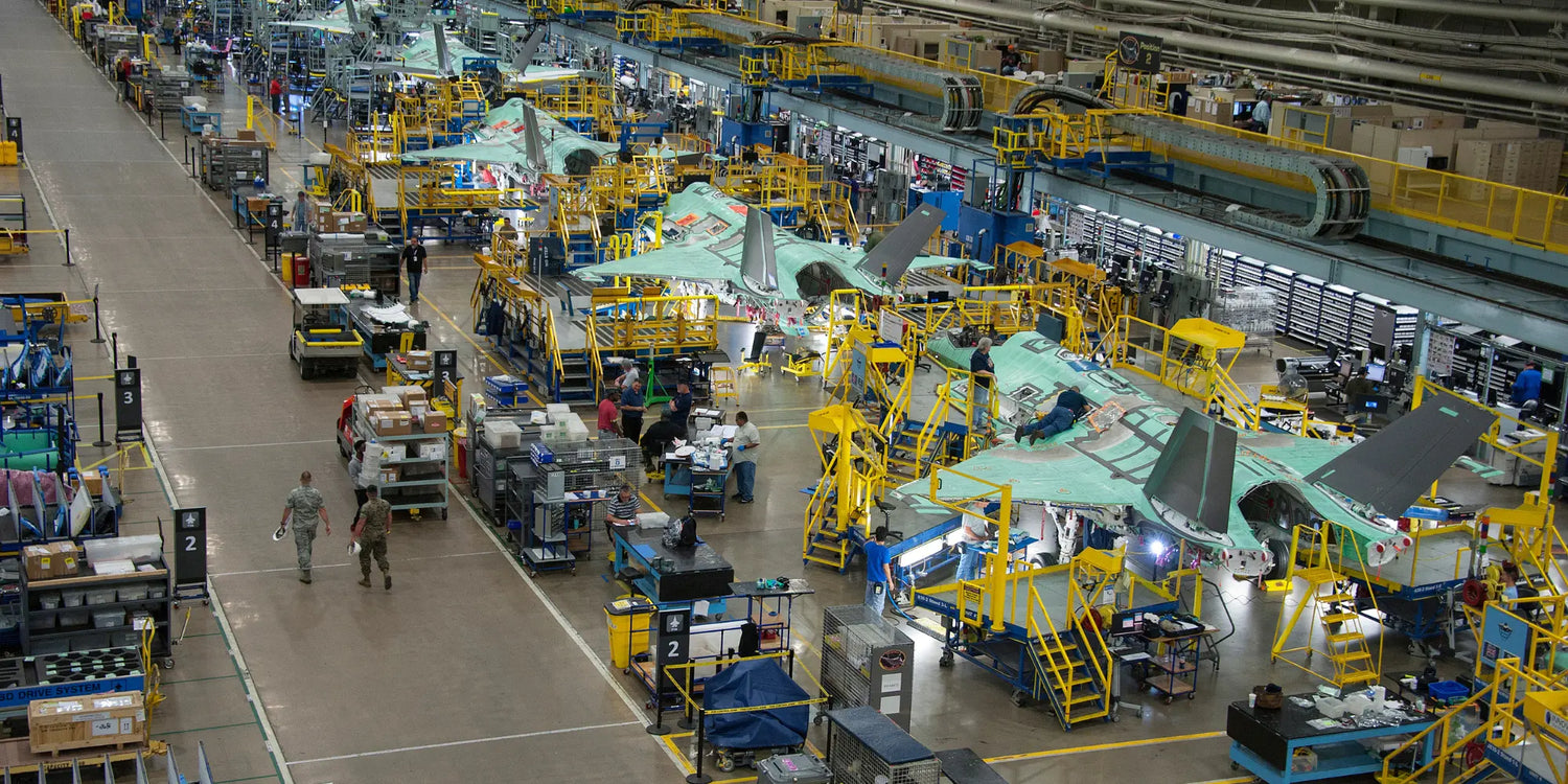 Les-États-Unis-ont-presque-doublé-la-vente-d-armes-à-leurs-alliés defense-zone.com