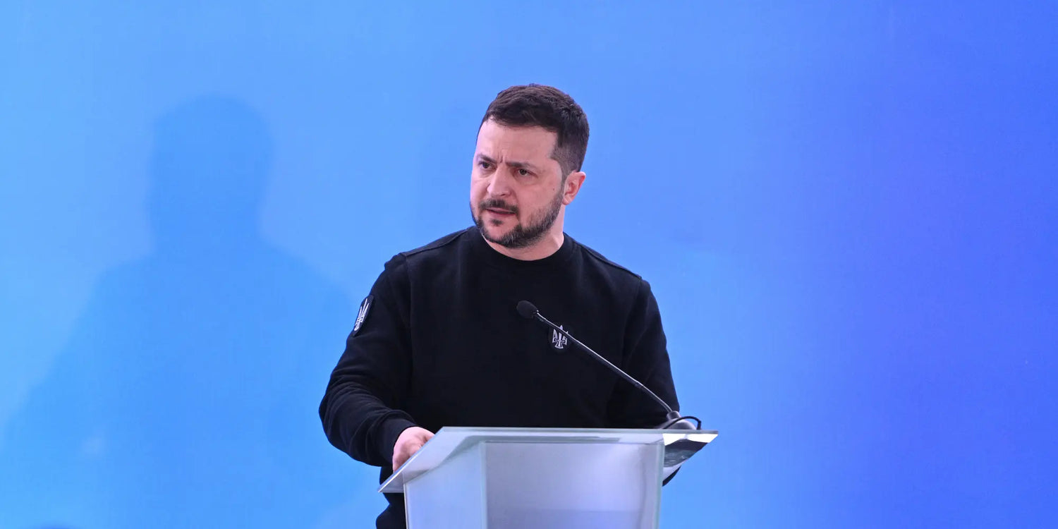 Volodymyr-Zelensky-à-Paris-de-nouvelles-livraisons-d-armes defense-zone.com