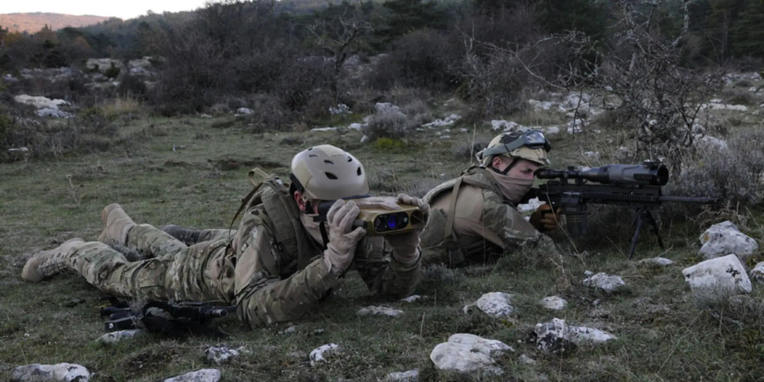 L-armée-australienne-sélectionne-les-jumelles-JIM-Compact-de-Safran defense-zone.com