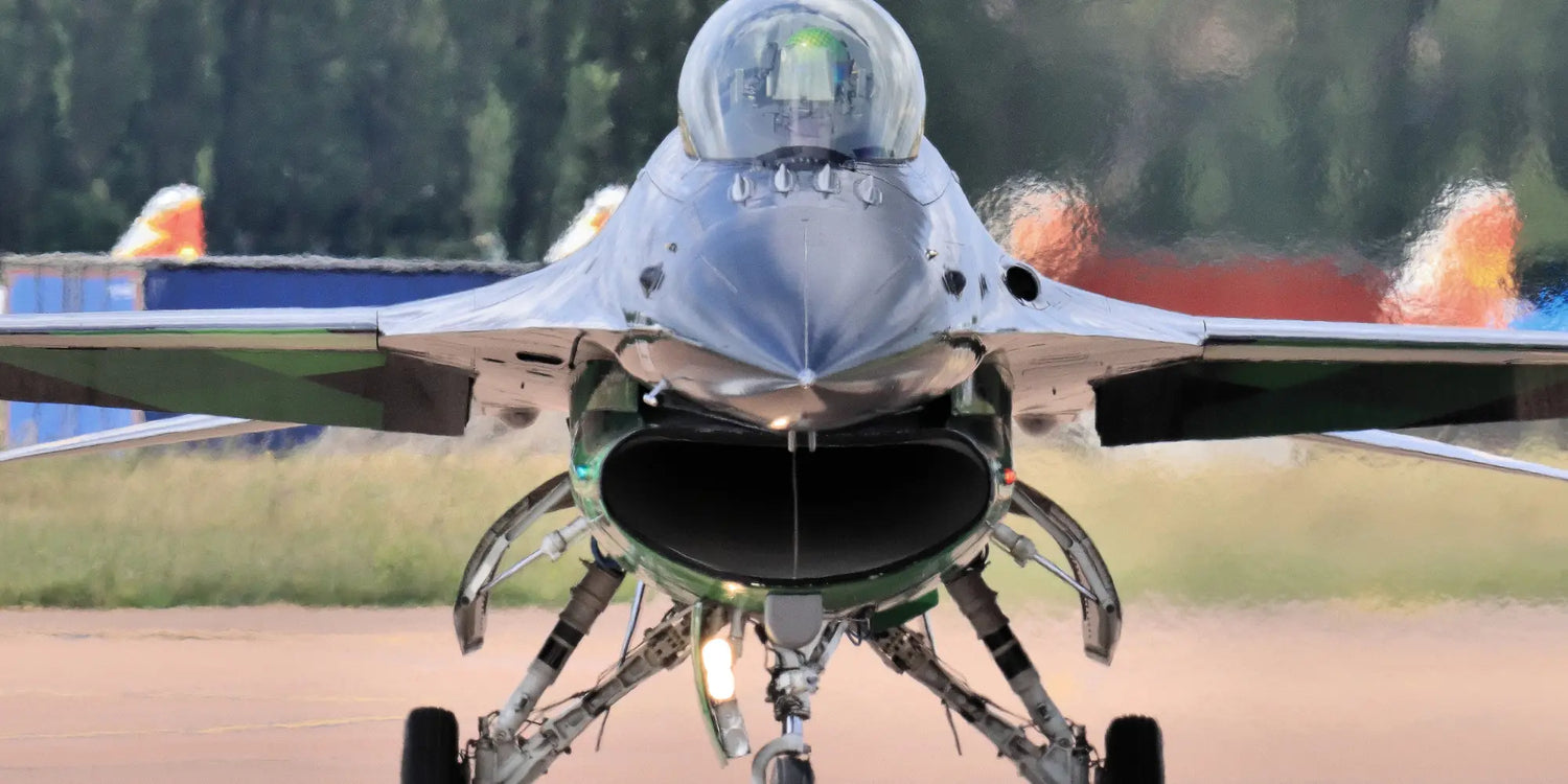 Les-pilotes-ukrainiens-devraient-commencer-leur-entraînement-sur-F-16-cette-semaine defense-zone.com