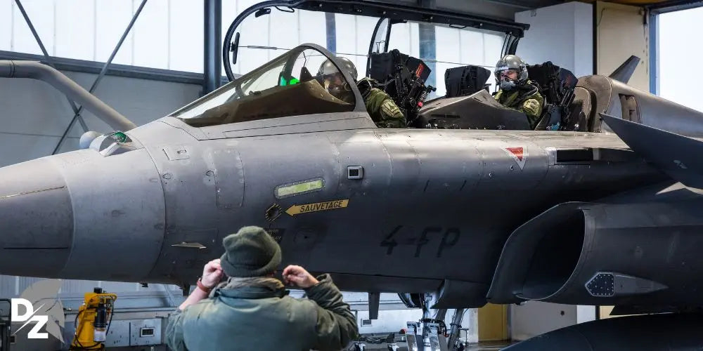 L-équipage-d-un-Rafale defense-zone.com