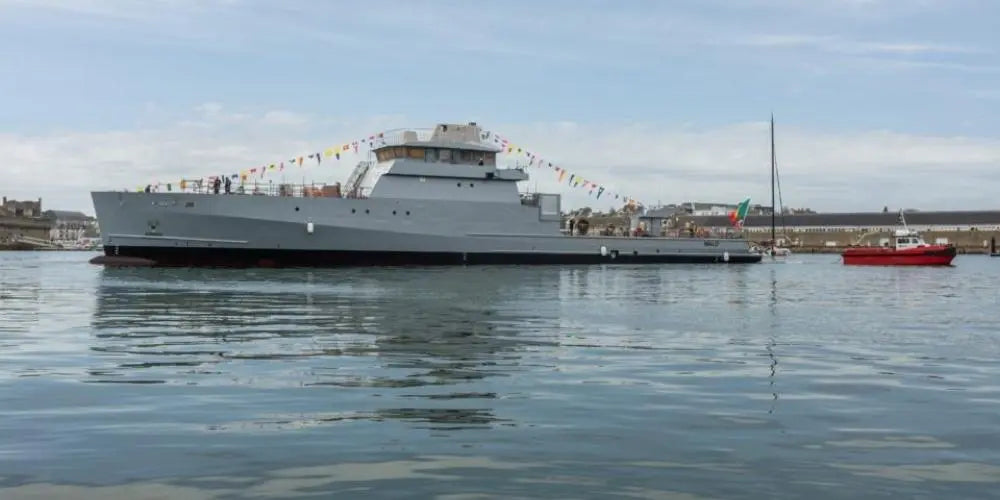Un patrouilleur OPV 58S construit par Piriou pour la marine nationale sénégalaise.