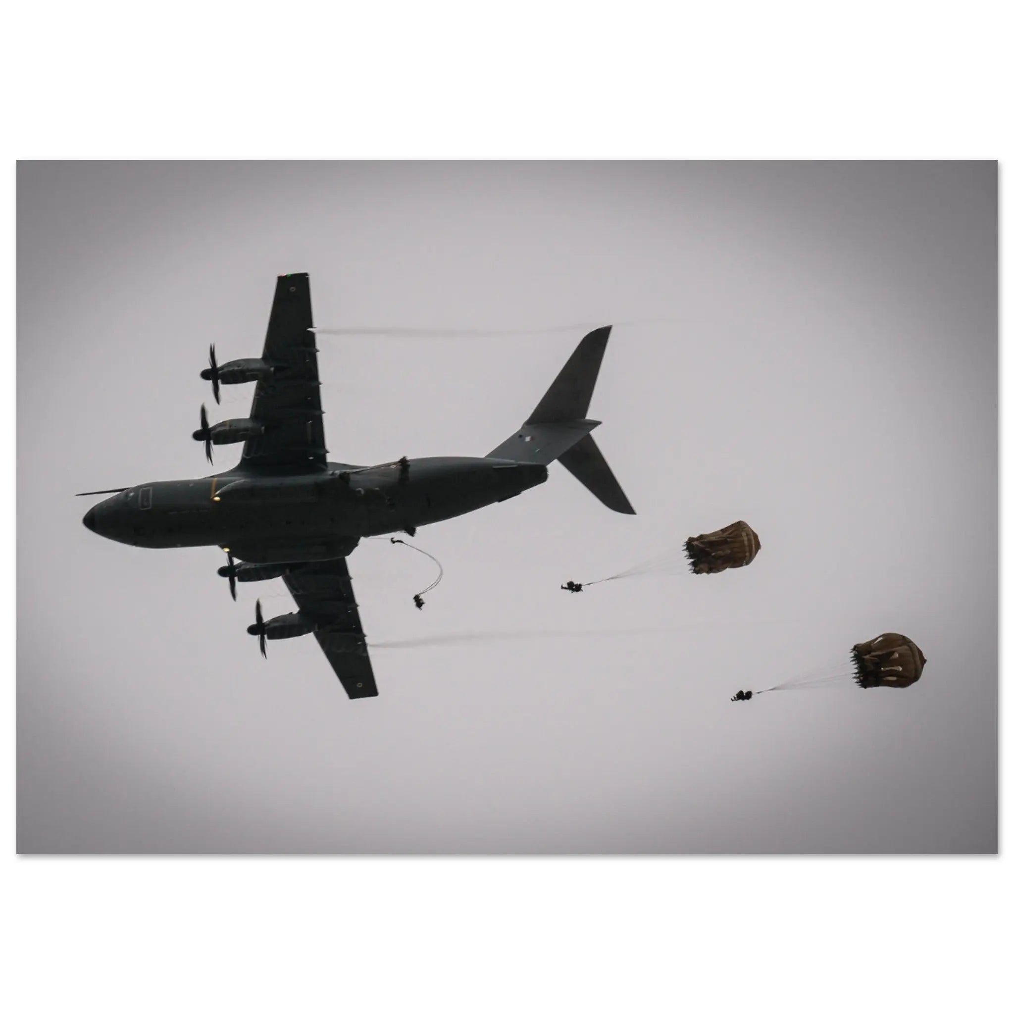 Poster Photo - Sauts depuis un avion A400M pour la 11e Brigade parachutiste defense-zone.com