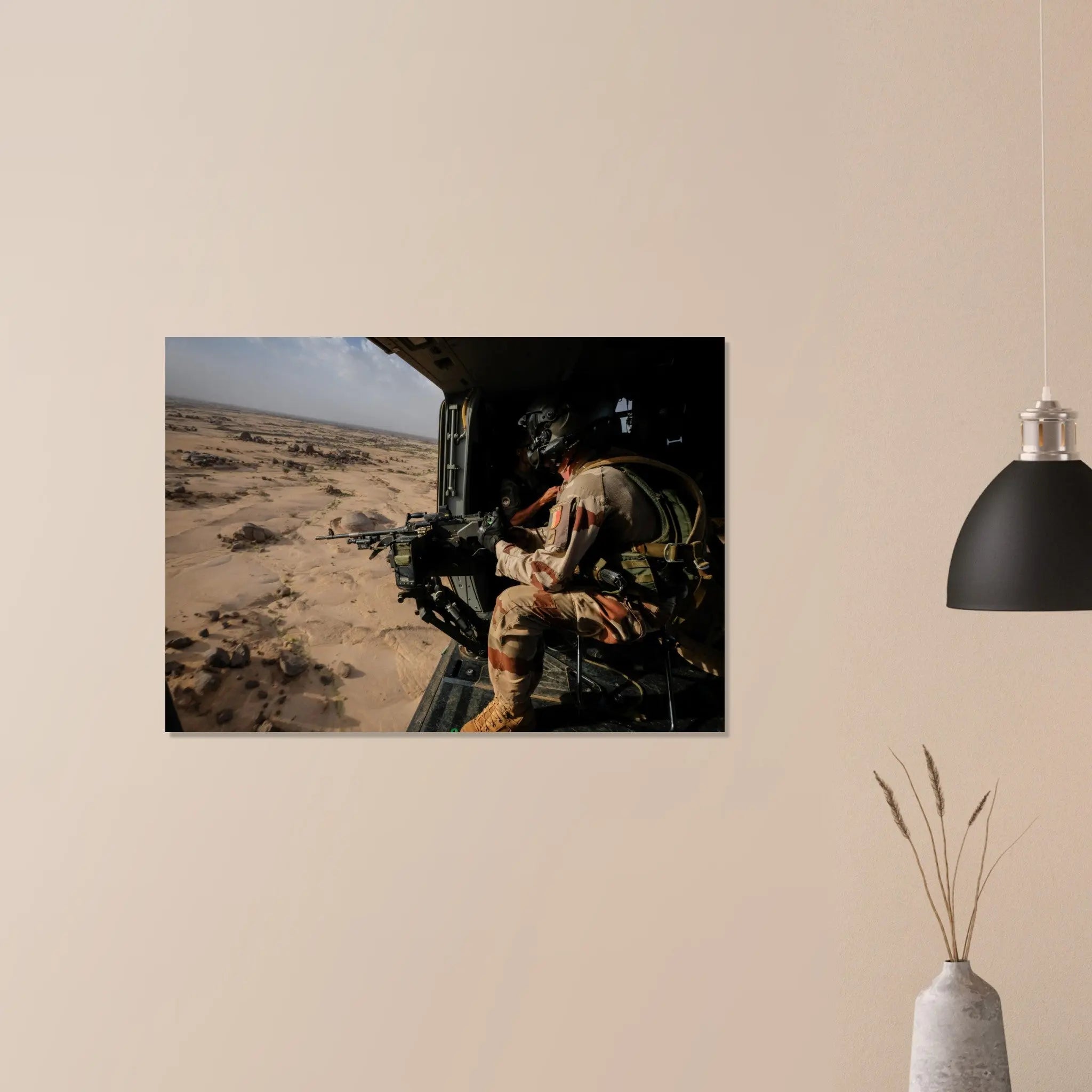 Poster Photo - À bord d'un hélicoptère de combat en pleine opération Barkhane defense-zone.com