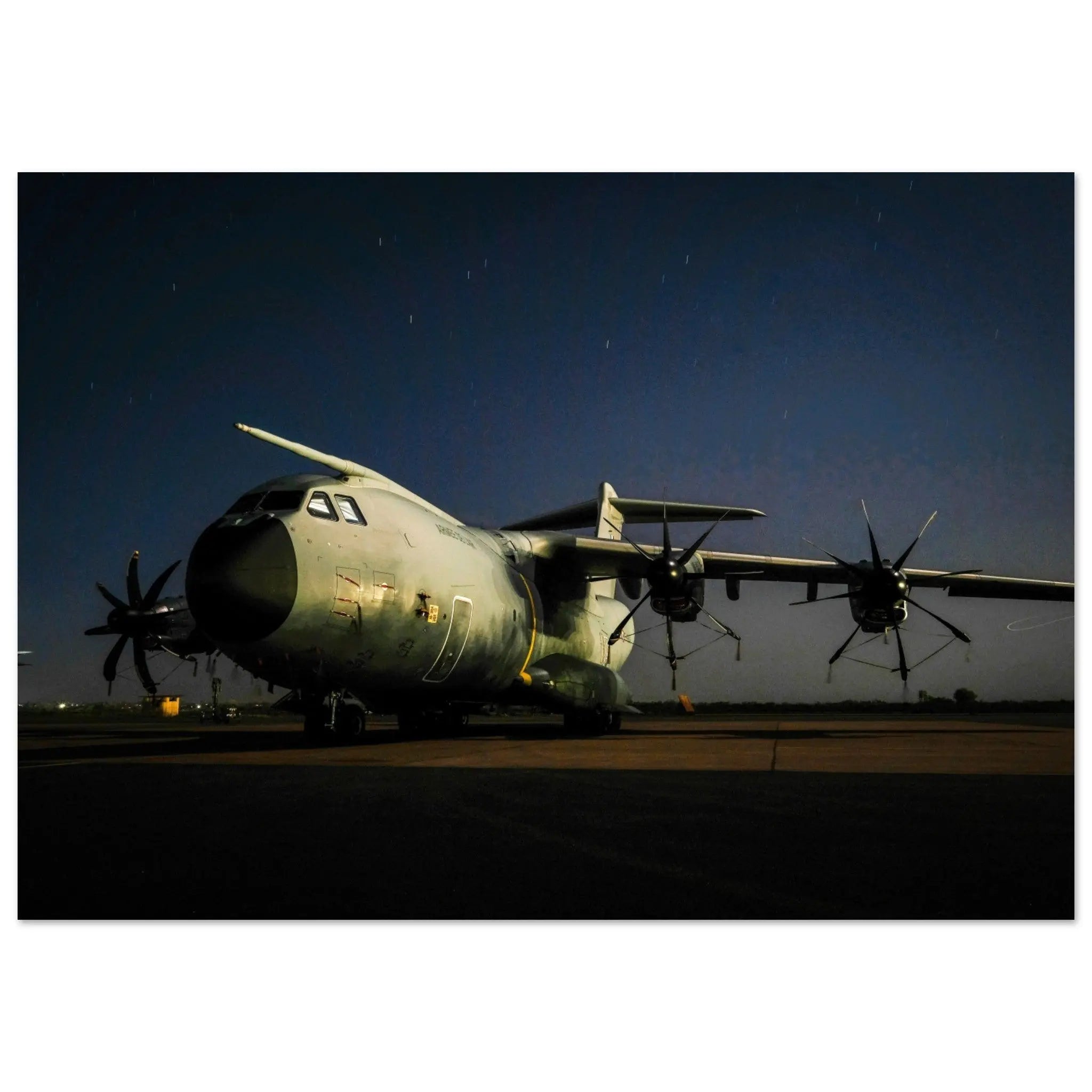 Poster Photo - Un Airbus A400M de l'armée de l'air et de l'espace à Niamey (Niger) defense-zone.com