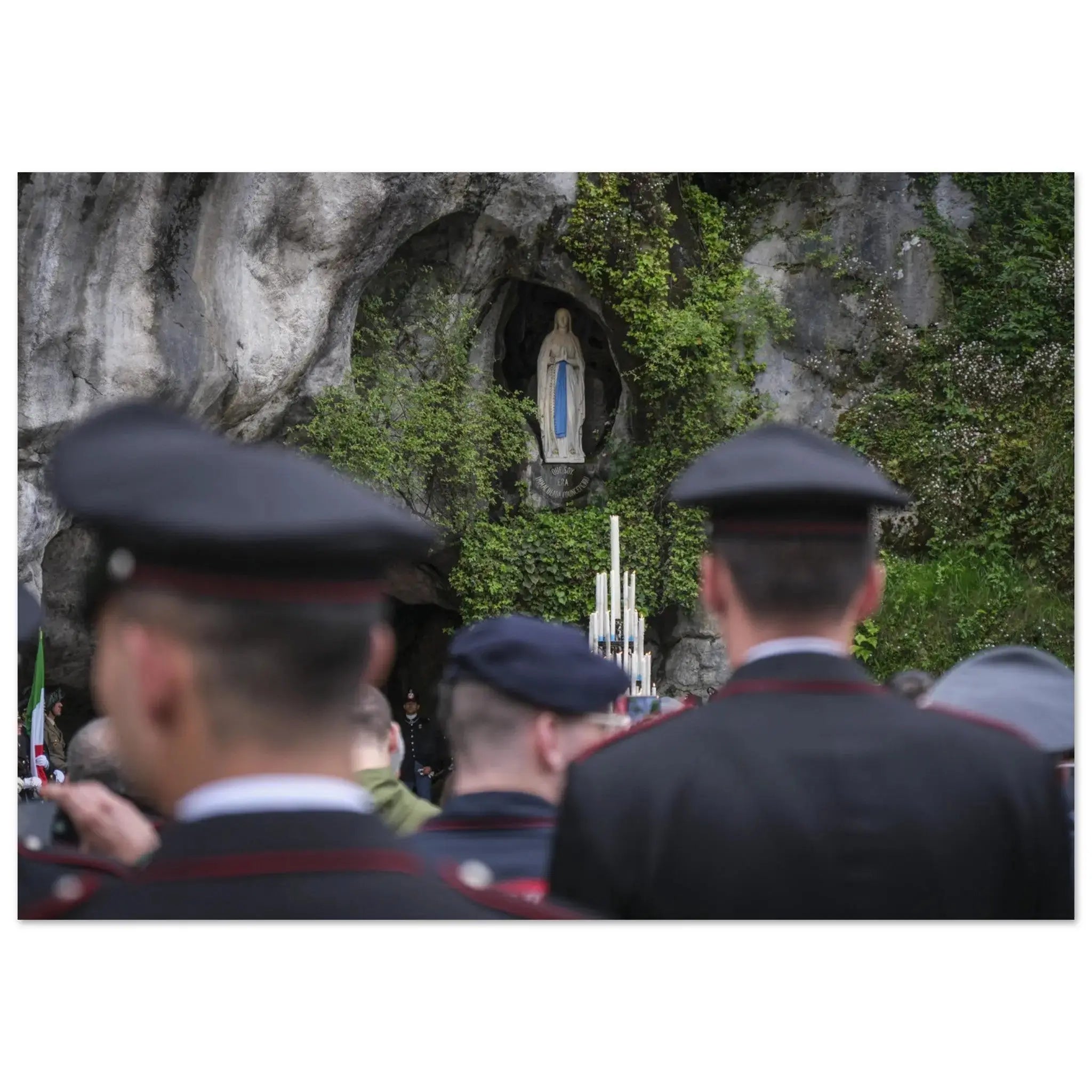 Poster Photo Pèlerinage militaire international - grotte messe defense-zone.com