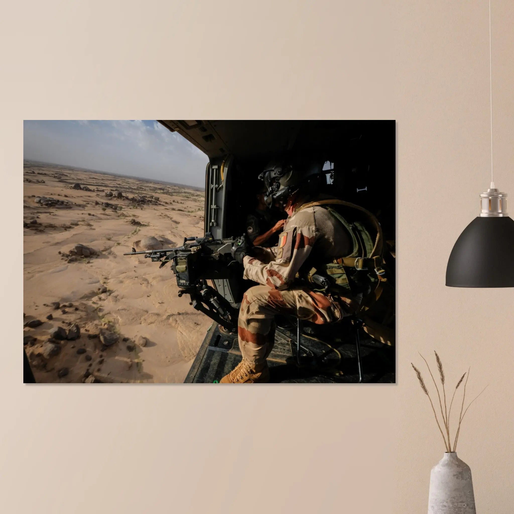 Poster Photo - À bord d'un hélicoptère de combat en pleine opération Barkhane defense-zone.com
