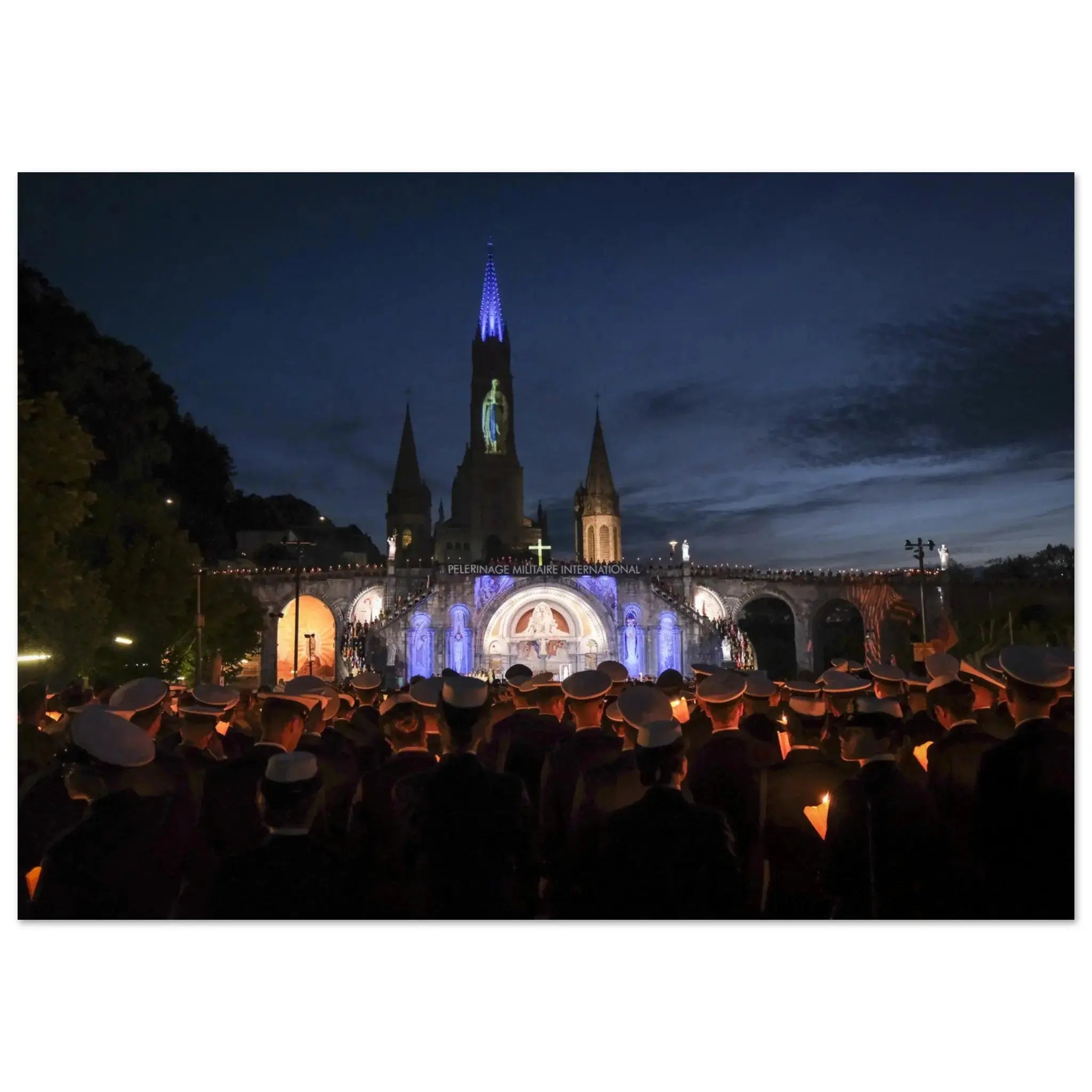 Poster Photo Pèlerinage militaire international - Lourdes de nuit defense-zone.com