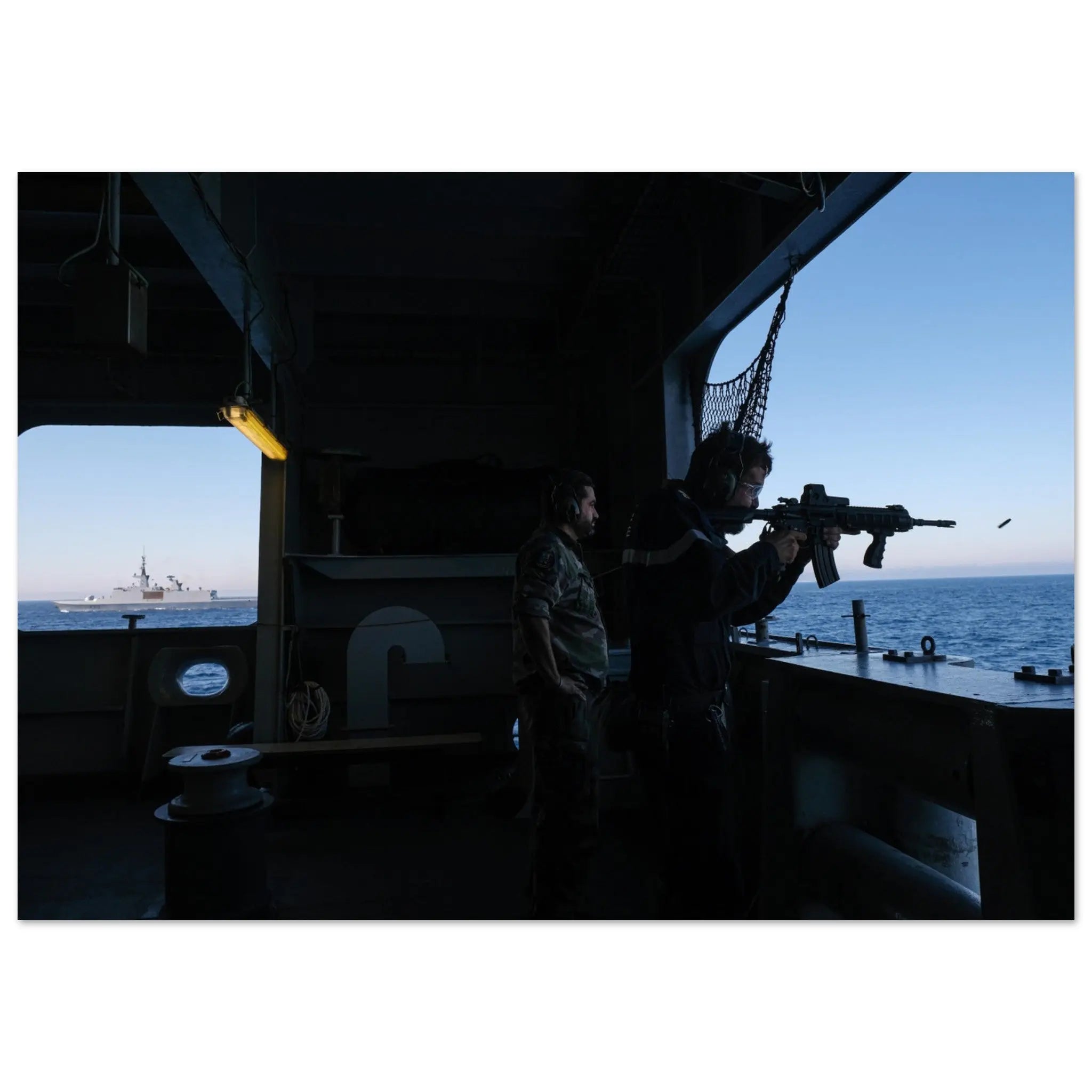 Poster Photo - Marine nationale, séance de tir sur un porte-hélicoptères defense-zone.com