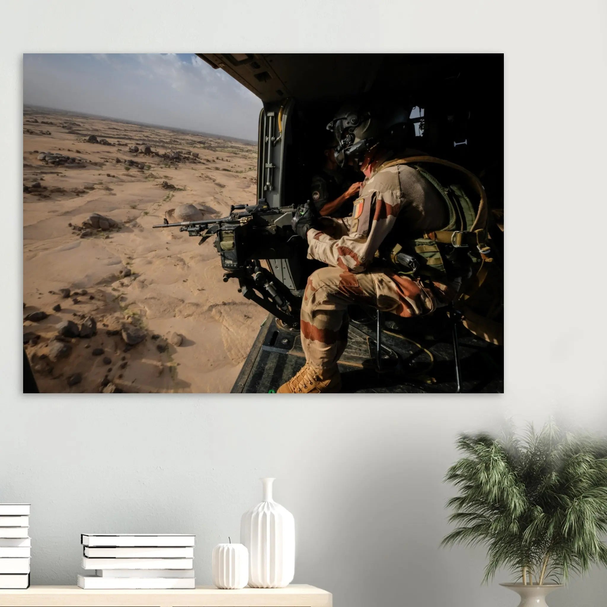 Poster Photo - À bord d'un hélicoptère de combat en pleine opération Barkhane defense-zone.com