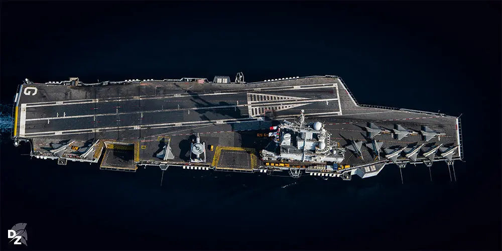 Le porte-avions Charles de Gaulle defense-zone.com