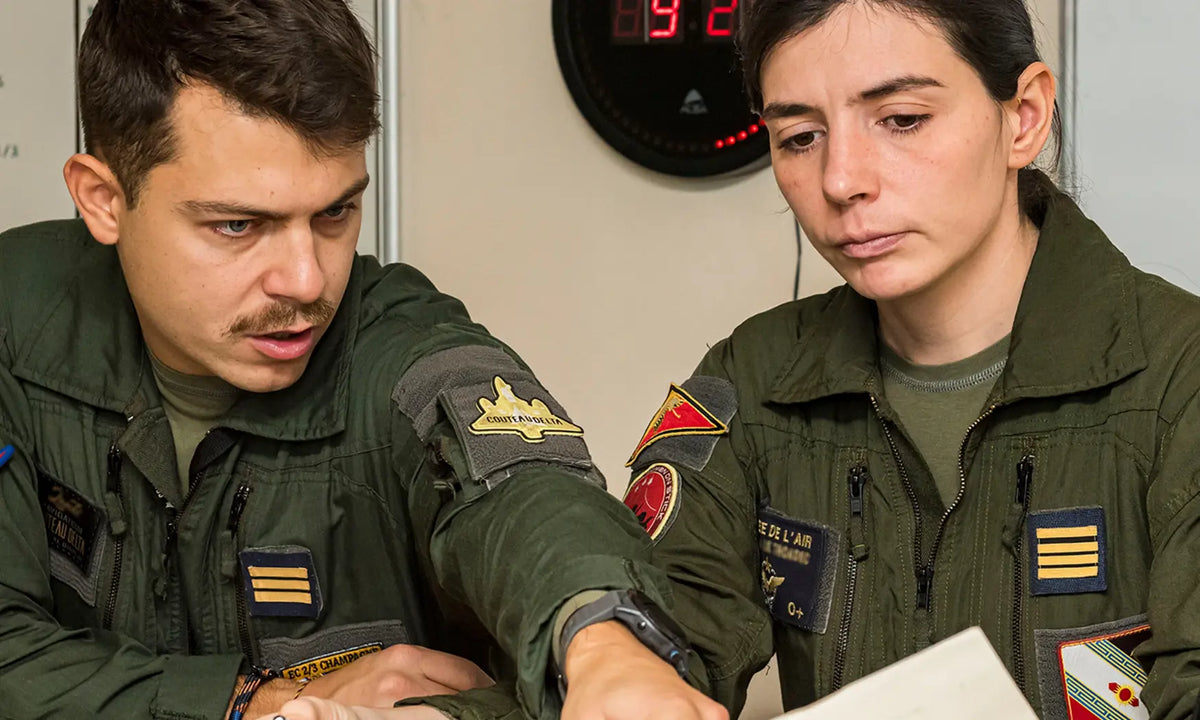 Grades de l'armée française : la hiérarchie complète expliquée (Terre, Air, Marine) defense-zone.com