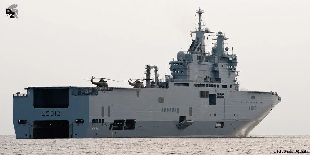 Le porte-hélicoptères amphibie defense-zone.com