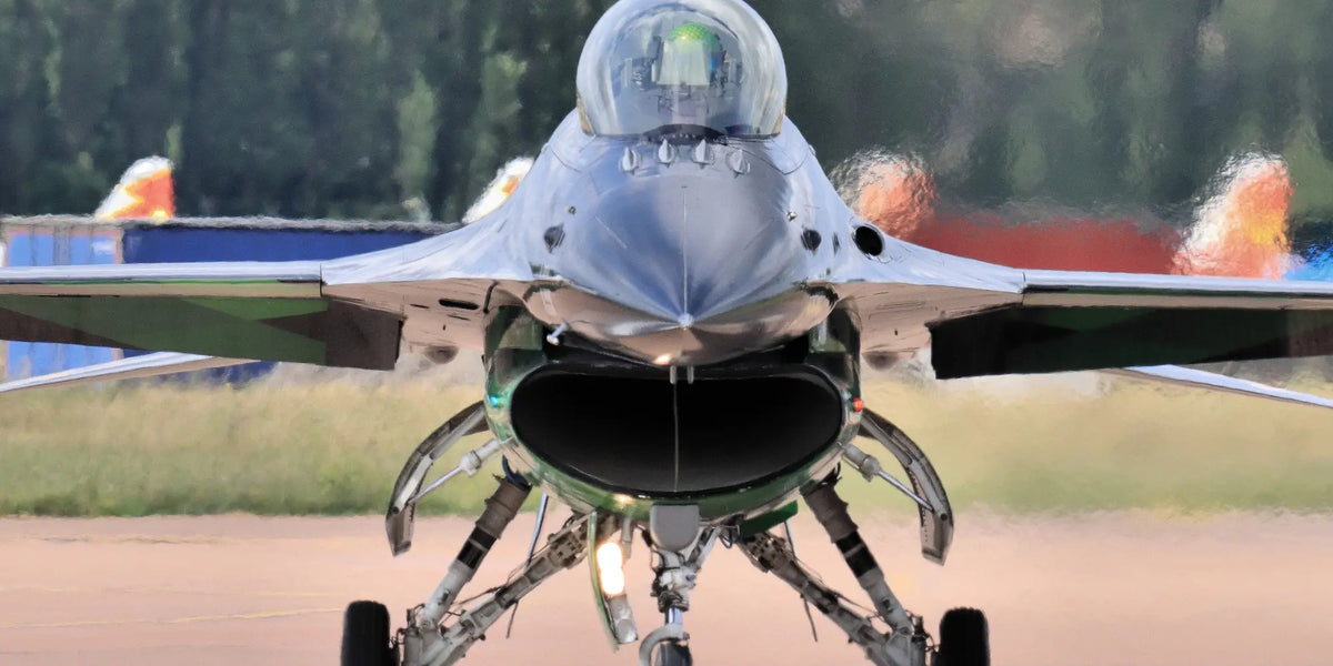 Les-pilotes-ukrainiens-devraient-commencer-leur-entraînement-sur-F-16-cette-semaine defense-zone.com