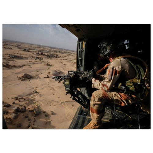 Opération Barkhane, à bord d'un hélicoptère de combat Cougar — tirage photo