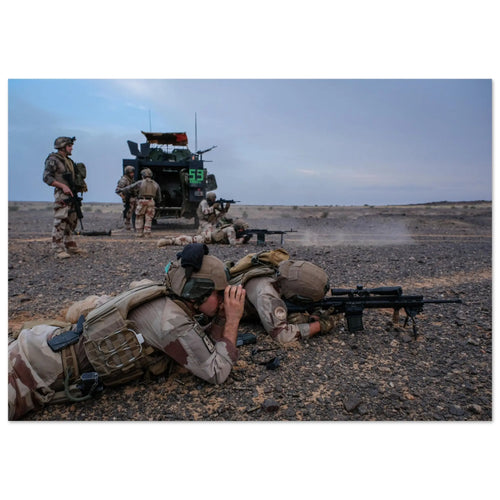 Opération Barkhane, séance de tir dans le désert — tirage photo