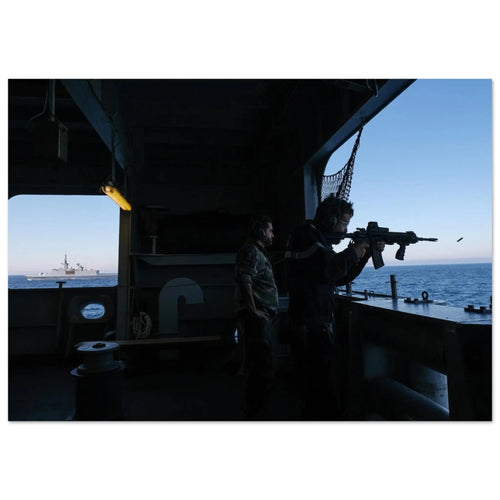 Marine nationale, séance de tir à bord d'un porte-hélicoptères — tirage photo