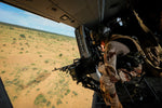 Dans un hélicoptère de combat au Mali